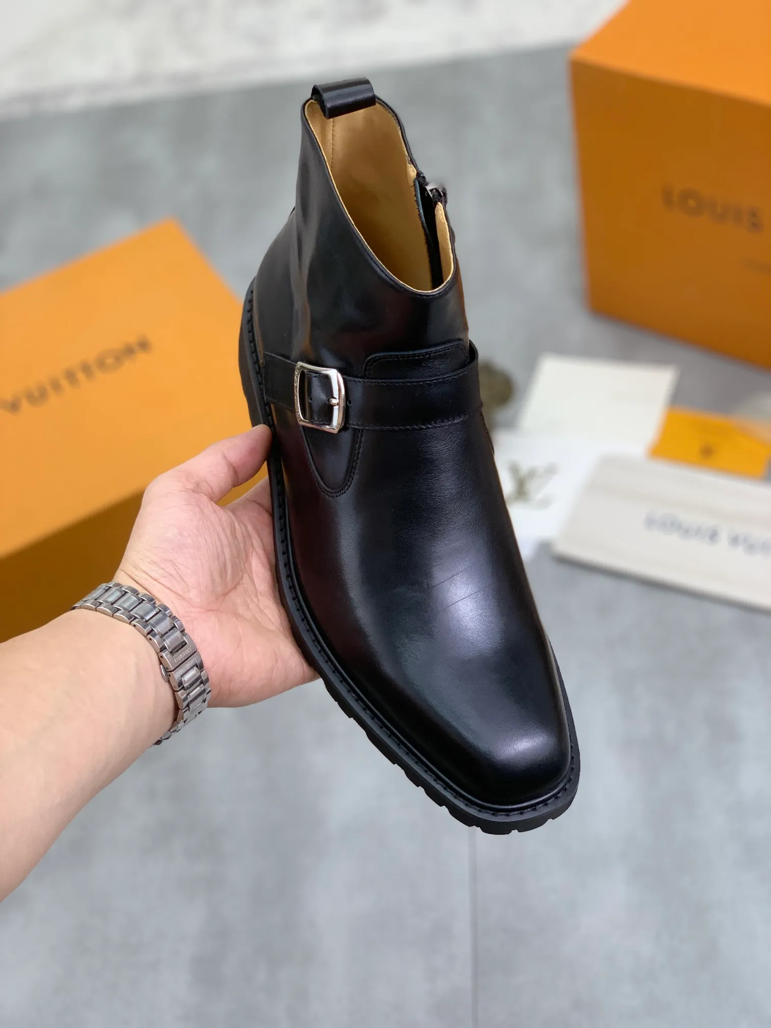 Men's shoes 💰P640 💰【New】🆘Water-dyed cow lining LV Louis Vuitton business high-top leather shoes, made of original imported Italian 🇮🇹 open-edge bead-rubbed open-edge bead cowhide, full cowhide lining, carefully handmade by professional shoemakers, the original version is specially designed for wear-resistant outsole. Standard code: 38-45 3⃣️color🉑️select